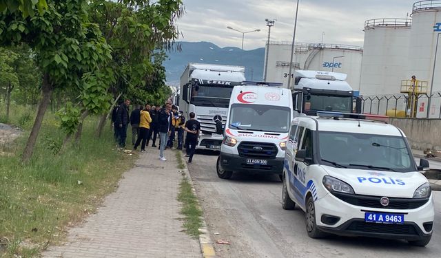 Tır sürücüsü araçta asılı halde ölü bulundu
