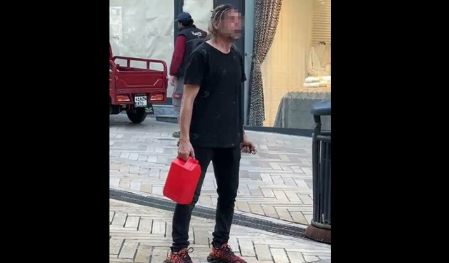 Üstüne benzin dökerek kendini yakmak istedi, polis engel oldu