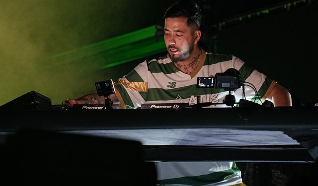 Türk DJ Mahmut Orhan sahneye Bursaspor formasıyla çıktı