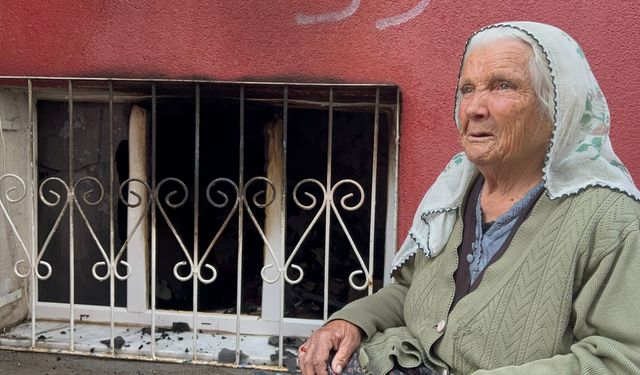 Ateşle oyun evi kullanılmaz hale getirdi