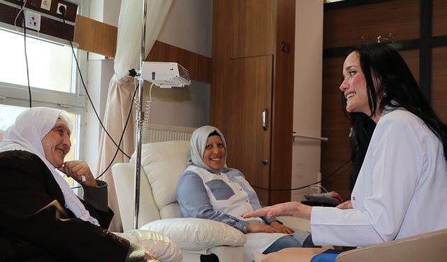Kanser hastaları "kahkaha yogası" ile kemoterapiye moralli giriyor