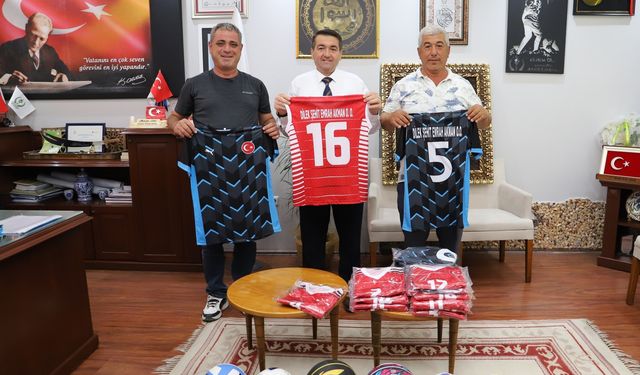 Başkan Cıllı öğrencilere ekipman desteği sağladı