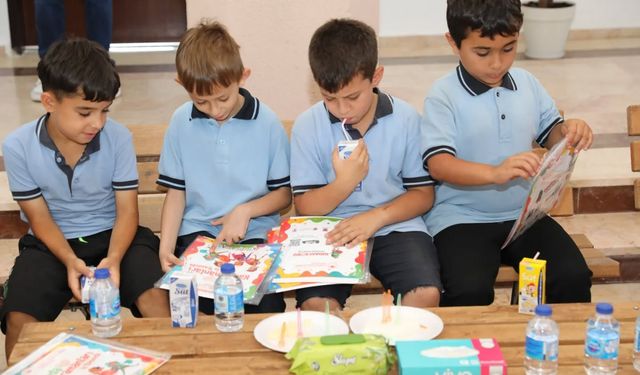 Manisa’da süt gibi etkinlik: Dünya Süt Günü’nde öğrencilere sürpriz