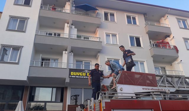 Muğla'da ev yangını: 1 kişi balkondan kurtarıldı