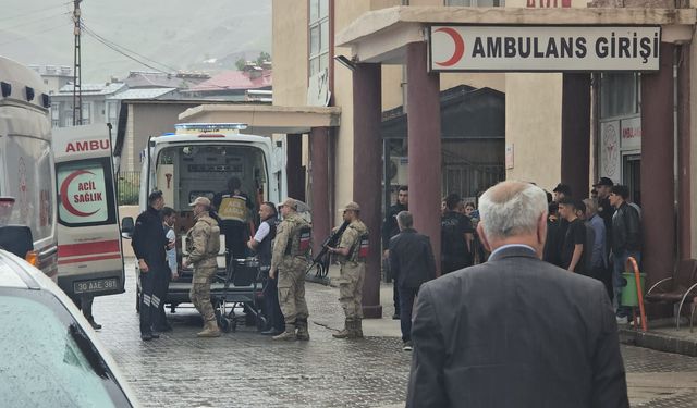 Midibüs devrildi, 6 asker yaralandı