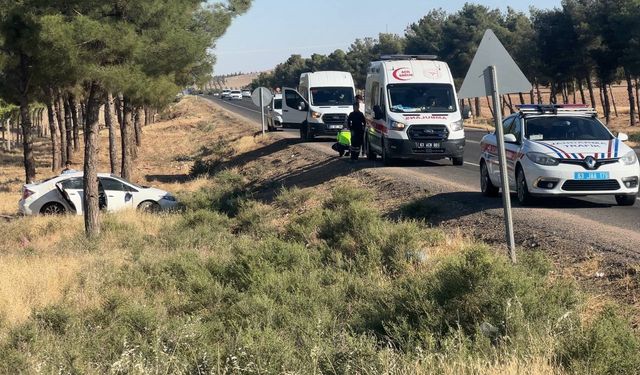 Kontrolden çıkan otomobil şarampole devrildi: 4 yaralı