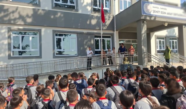 Sarıgöl'de bir okul daha hizmete açıldı