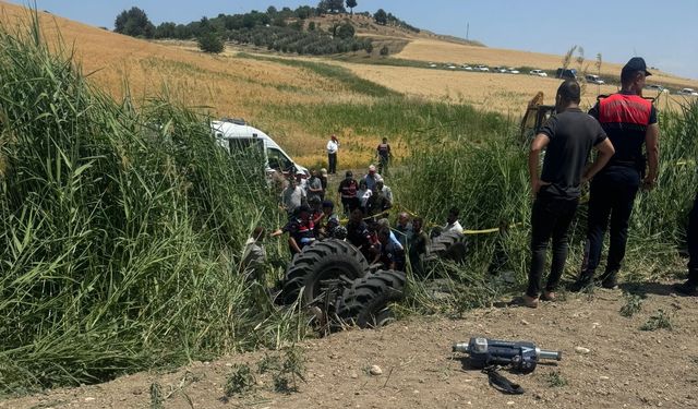 Yangını söndürmek isterken traktörün altında kaldı
