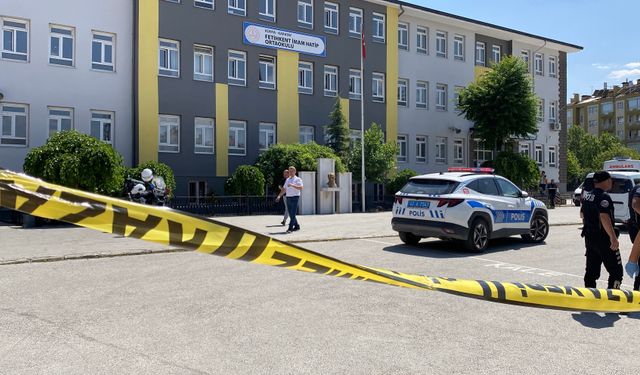 Bir öğretmen okulda uğradığı silahlı saldırıda hayatını kaybetti