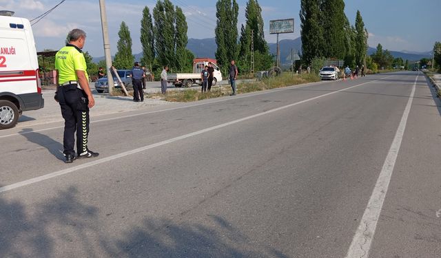 Otomobille çarpışan motosikletteki 2 çocuk yaralandı