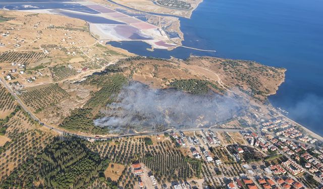 İzmir'de orman yangınına havadan ve karadan müdahale