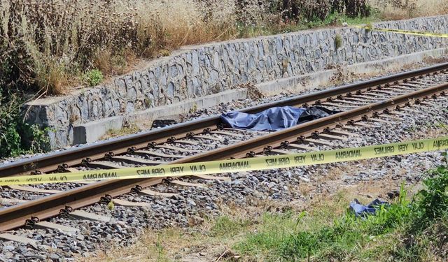 Trenin altında kalarak hayatını kaybeden ambulans şoförü son yolculuğuna uğurlandı
