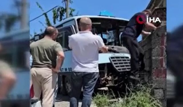Freni patlayan yolcu minibüsü duvara çarptı: 13 yaralı
