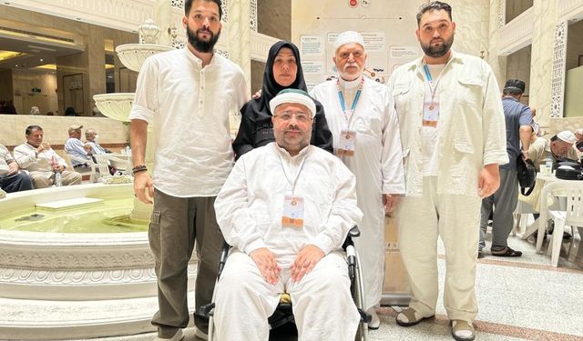 SMA hastası gencin hastalığı hac vazifesine engel olmadı