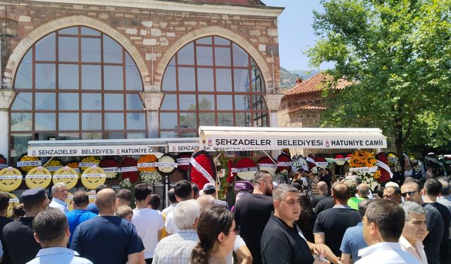 Yüzlerce Manisalı Ferdi Başkanı’nı uğurlamak için toplandı