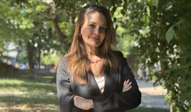 "Fısıldayan Duvarlar" belgeseli, ressam Burhan Doğançay'ın sanat yolculuğuna odaklanıyor