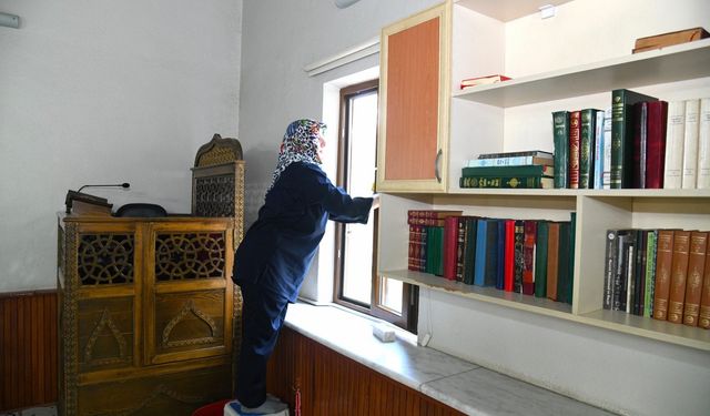 Yunusemre'de ibadethaneler Kurban Bayramı için hazırlanıyor