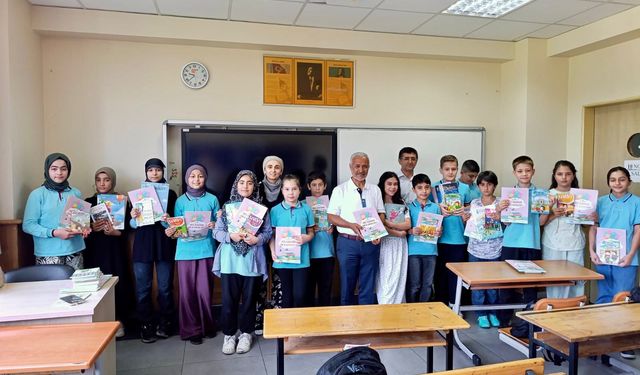 Manisalı öğrencilerle edebiyat yolculuğu: Dr. Muzaffer Yurttaş’tan ilham veren günlük söyleşisi