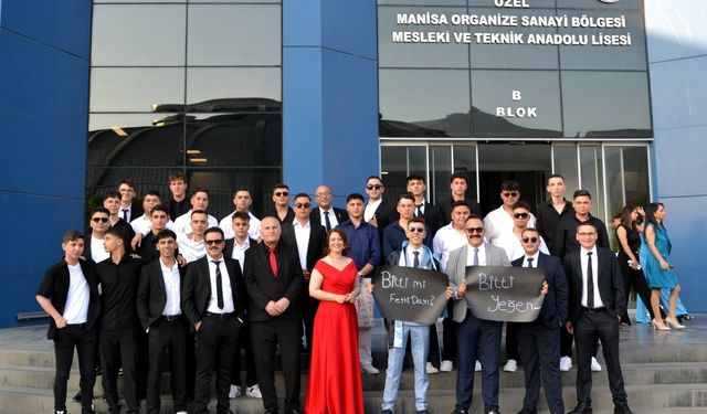 MOSTEM'de duygusal mezuniyet: 432 genç, geleceğe adım attı