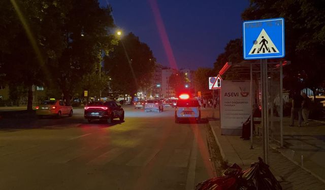 Kız arkadaşıyla yürürken kar maskeli şahıs tarafından bacağından vuruldu