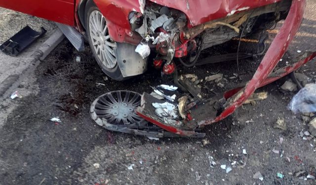 Otomobil işçi servisine arkadan çarptı: 1 ölü, 12 yaralı