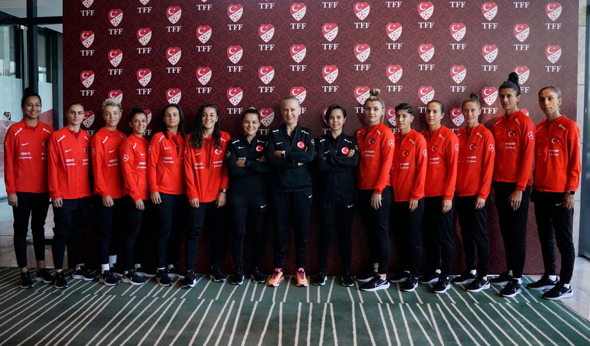A Milli Kadın Futbol Takımı, basın mensupları ile buluştu