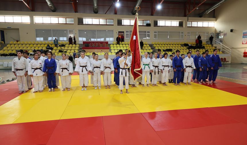 Manisa’da okul sporları sezonu judo müsabakalarıyla başladı