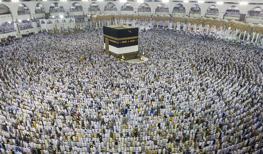 Kabe'de bayramdan önceki son cuma yoğunluğu