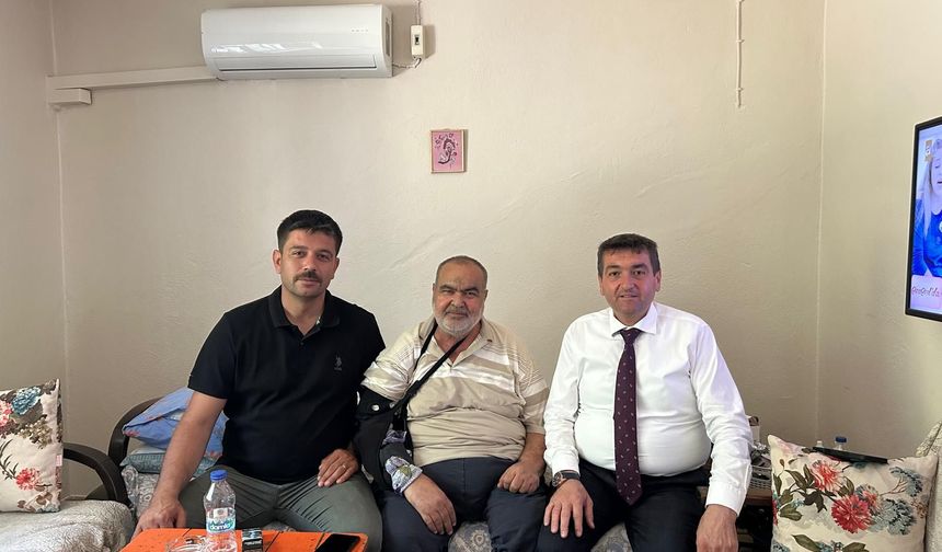 Ekrem Cıllı’dan anlamlı ziyaret: Hasta vatandaşa moral desteği