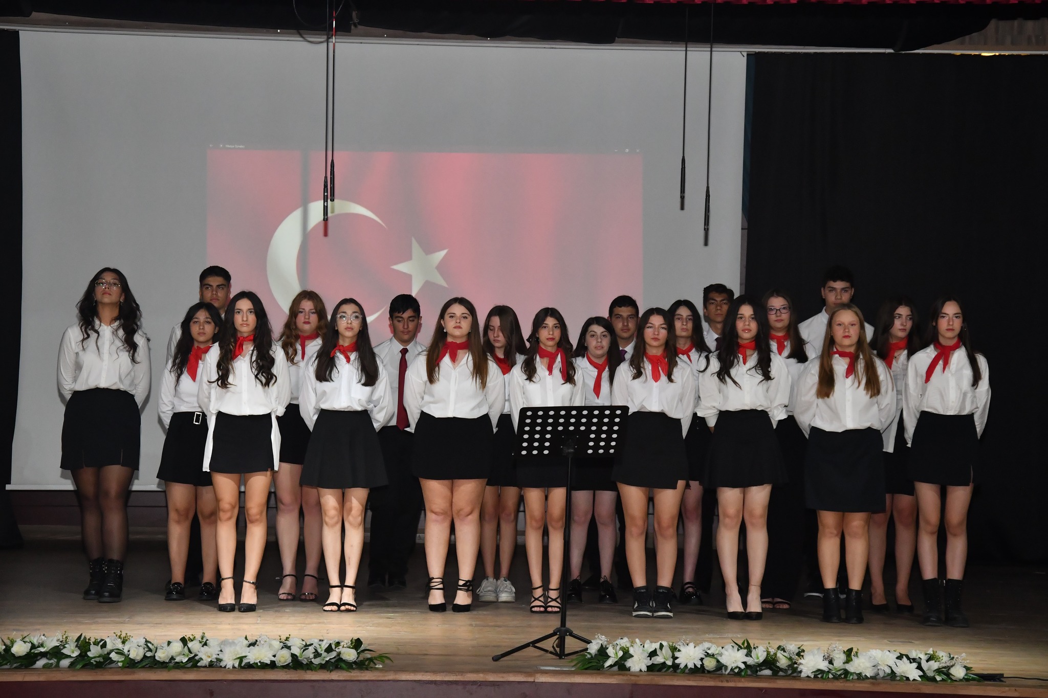 Özel Hedef Anadolu Lisesi Cumhuriyet'in100.Yılını büyük bir coşkuyla kutladı