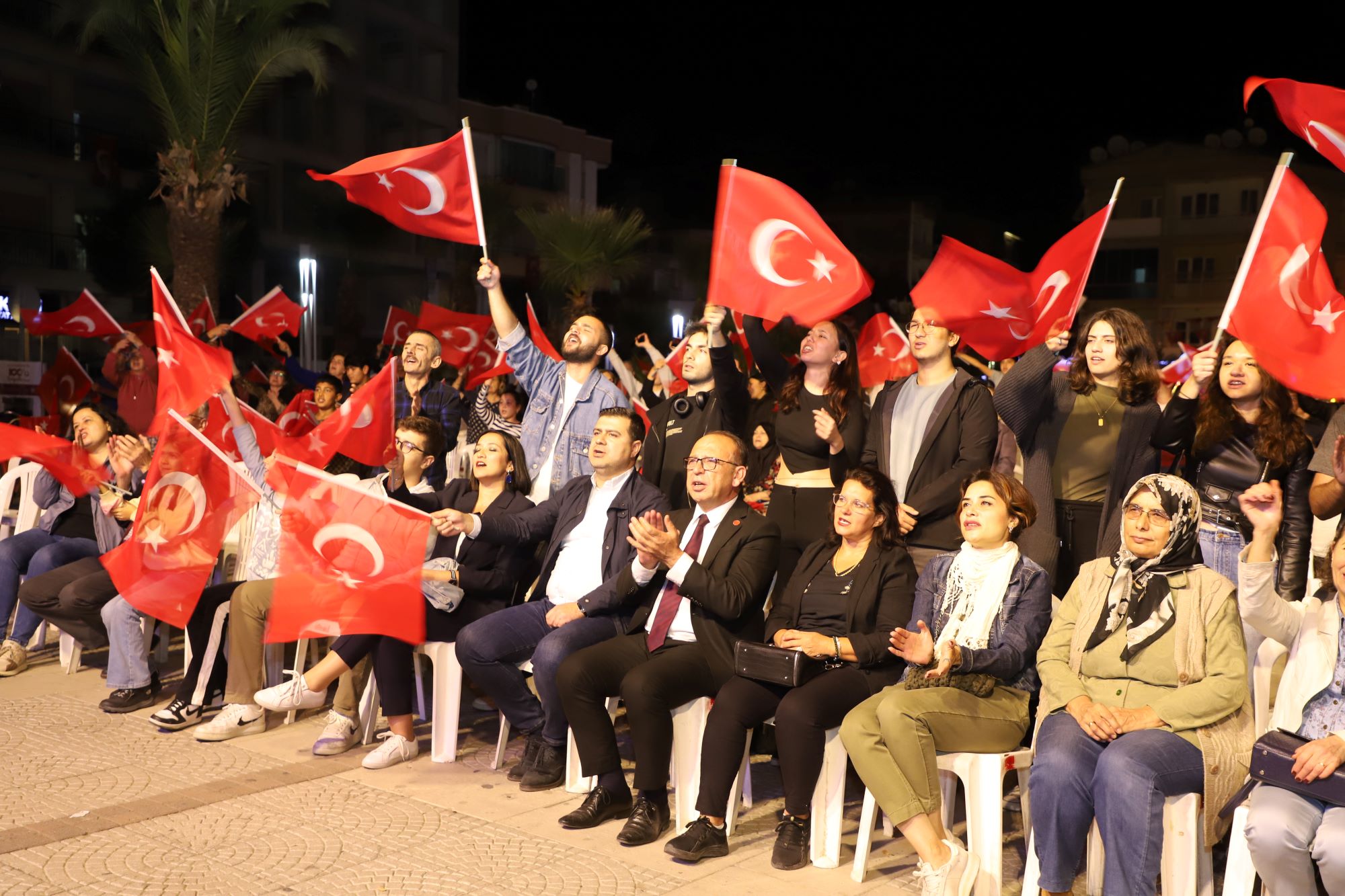 Yüzüncü Yıl Kutlamalarında “100 Yıllık Bir Aşktır Cumhuriyet” Gösterisi Tam Not Aldı (GÖRÜNTÜLÜ) 17