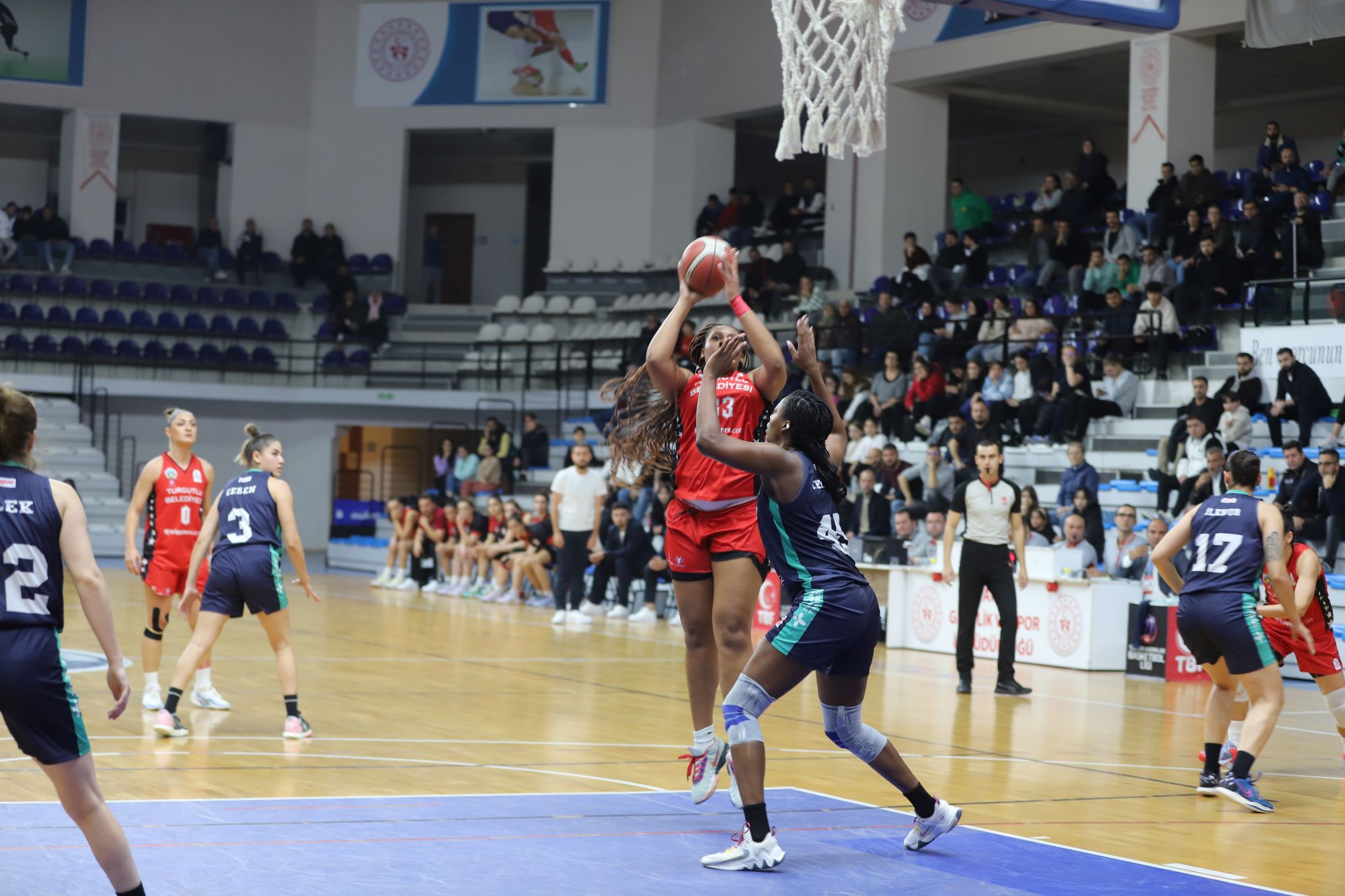 Turgutlu Belediyesi Kadın Basketbol ve Voleybol Takımları Rotayı Galibiyete Çevirdi 4