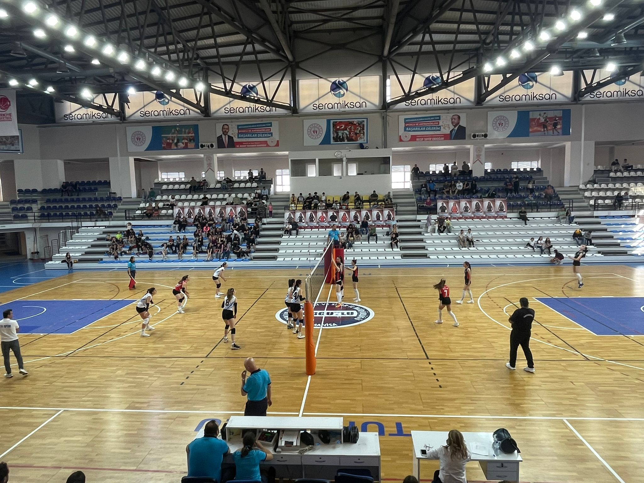 Turgutlu Belediyesi Kadın Basketbol ve Voleybol Takımları Rotayı Galibiyete Çevirdi 5