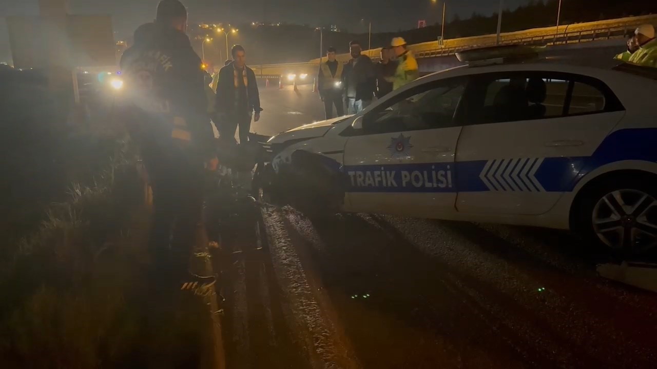 Polis aracı bariyere çarptı: araçtaki polisler yaralandı-5