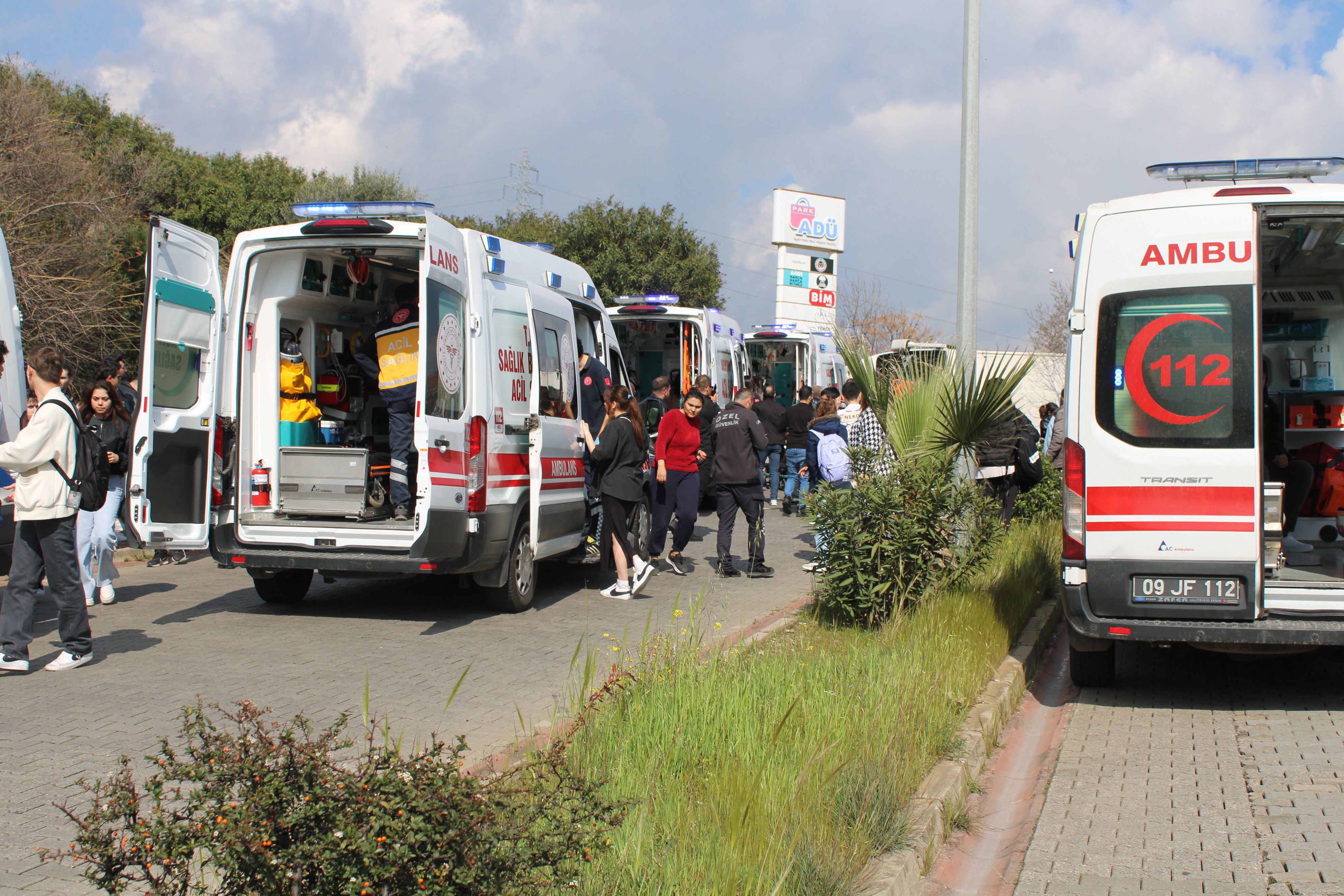 Aydın'da Can Pazarı Şehir Içi Yolcu Minibüsü Devrildi, Çok Sayıda Yaralı Var (8)