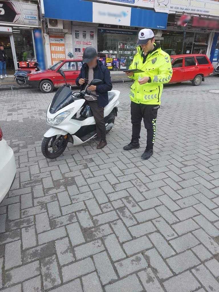 Manisa’da Motosiklet Sürücülerine Ceza Yağdı (1)