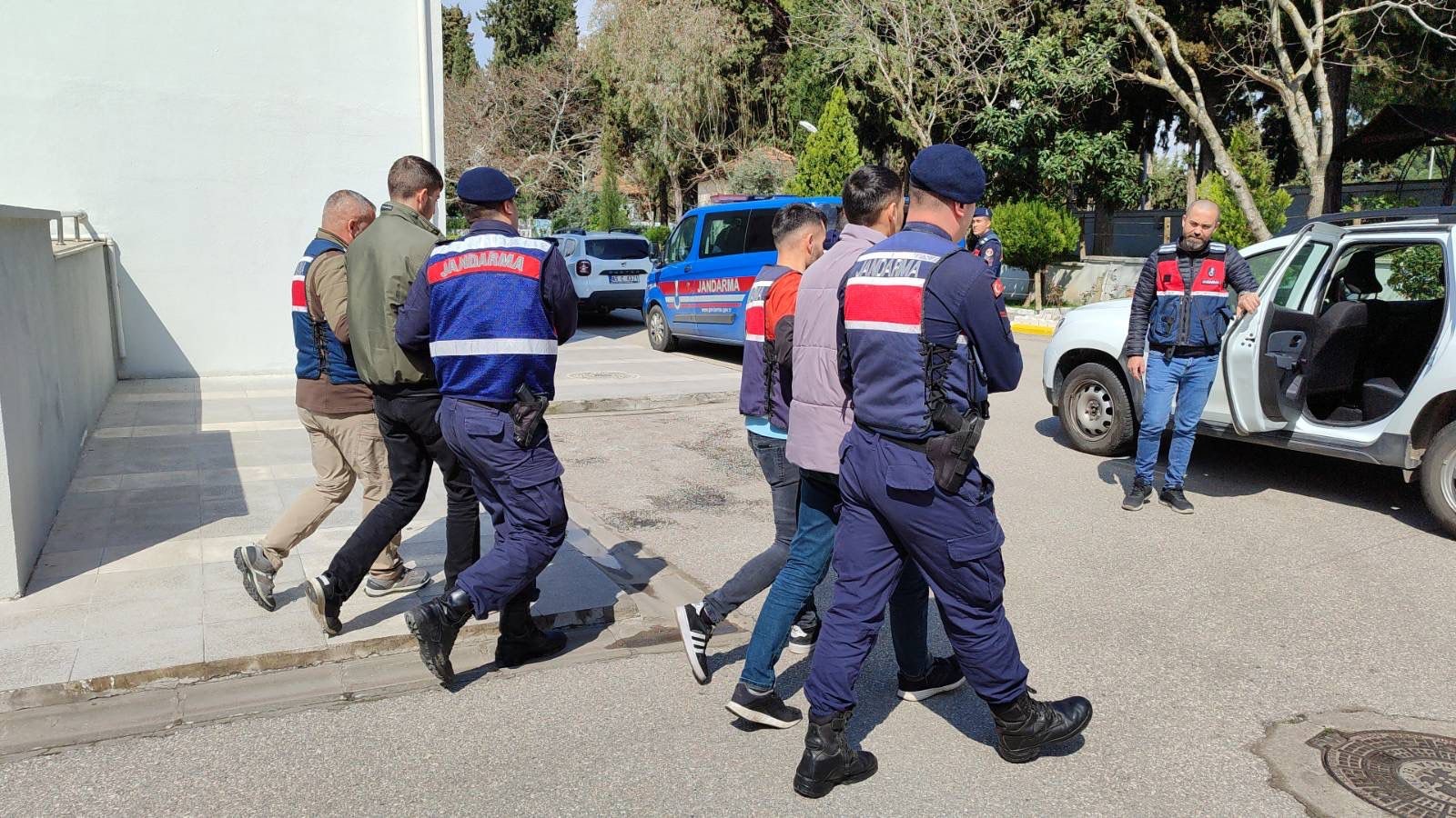 Manisa'da Pkk Terör Örgütüne Operasyon Örgüt Üyesi 2 Şahıs Tutuklandı (3)