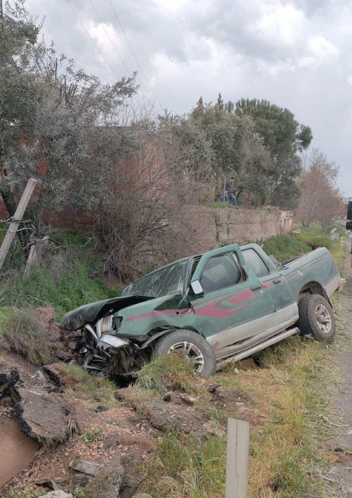 Manisa'da Şarampole Devrilen Kamyonetin Sürücüsü Öldü