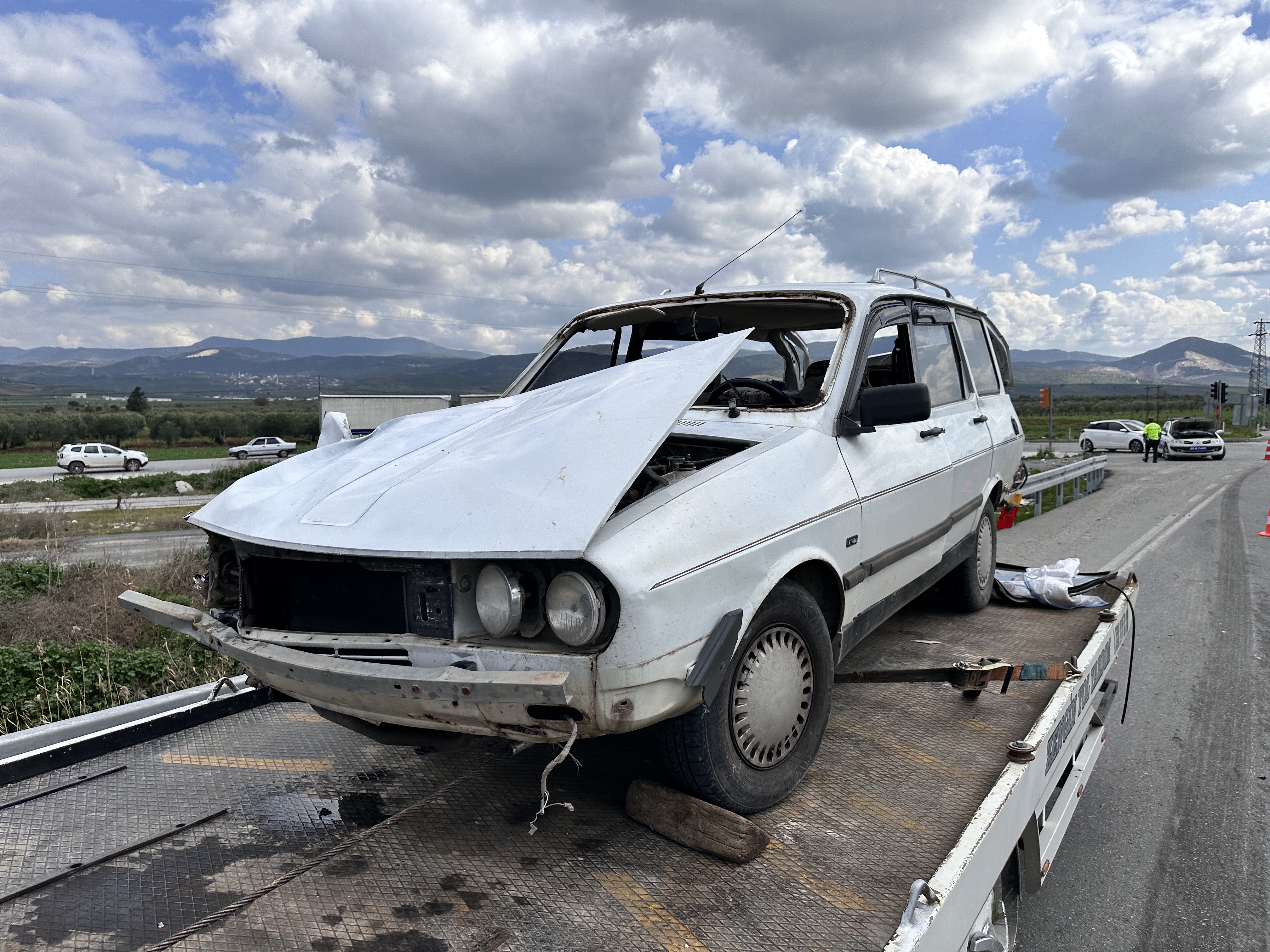 Manisa'da Tır Ile Çarpışan Otomobilin Sürücüsü Öldü (2)