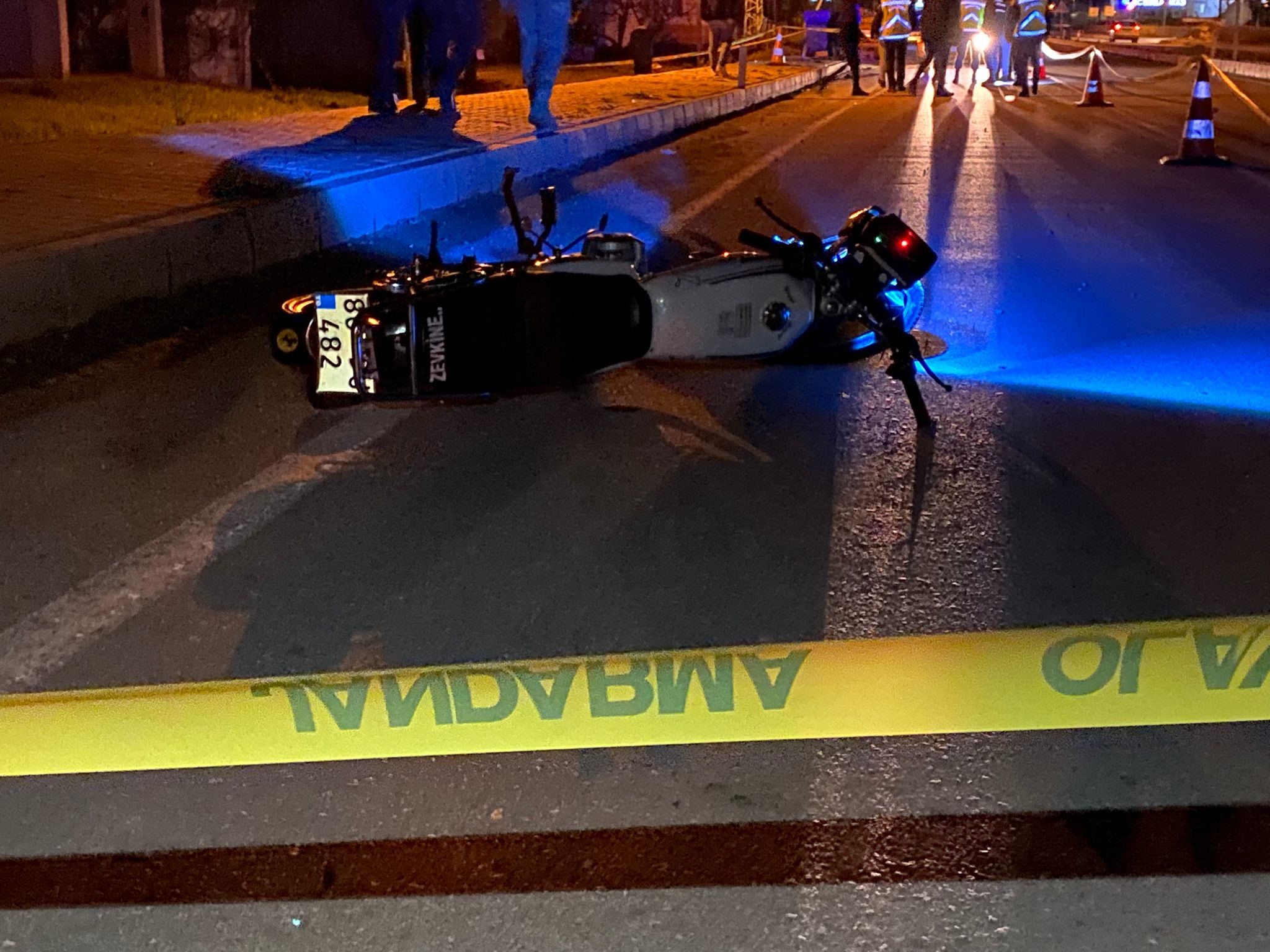 Motosiklet Yön Levhasına Çarptı, 18 Yaşındaki Sürücü Öldü (1)