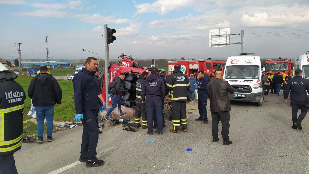 Tır, Yolcu Minibüsüne Çarptı 5 Ölü, 10 Yaralı (4)