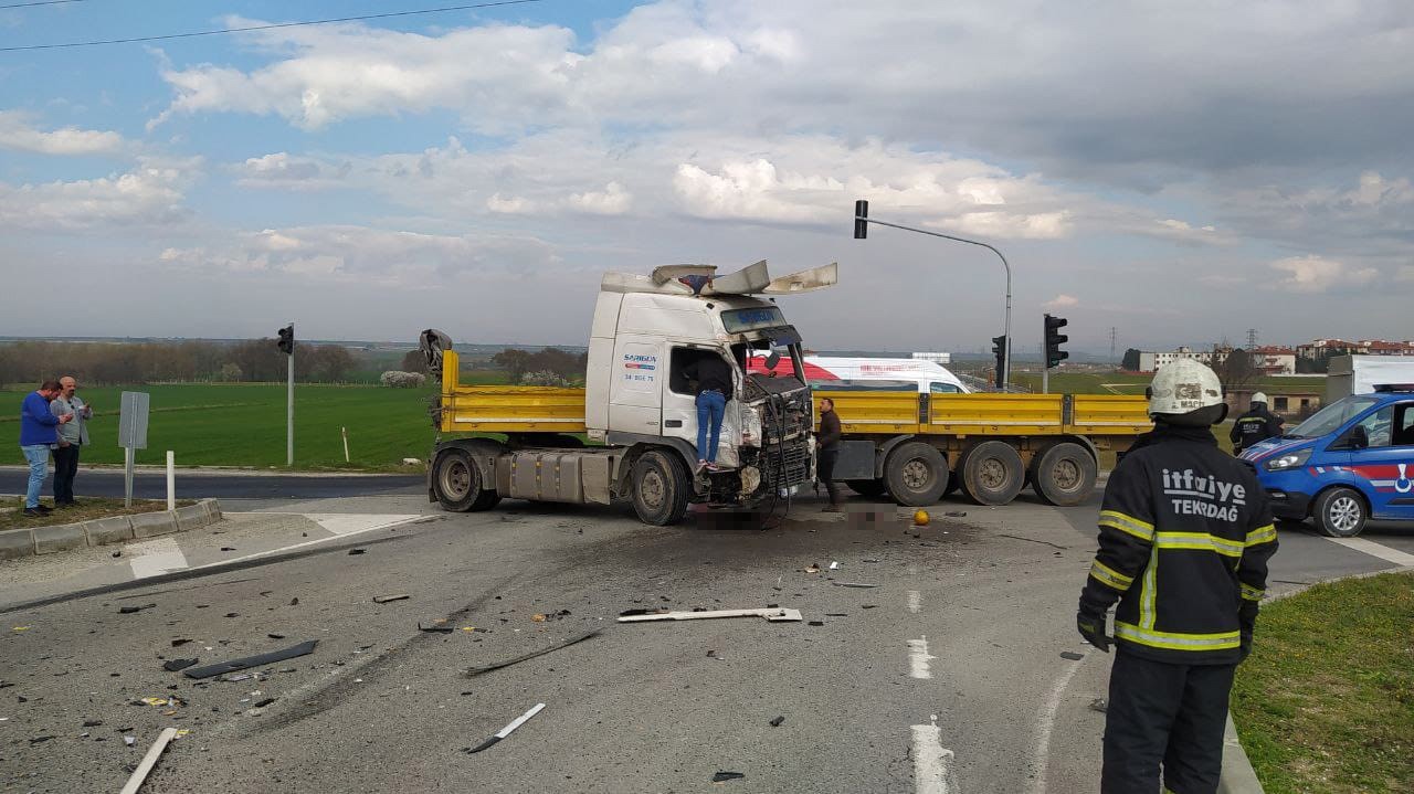 Tır, Yolcu Minibüsüne Çarptı 5 Ölü, 10 Yaralı (8)