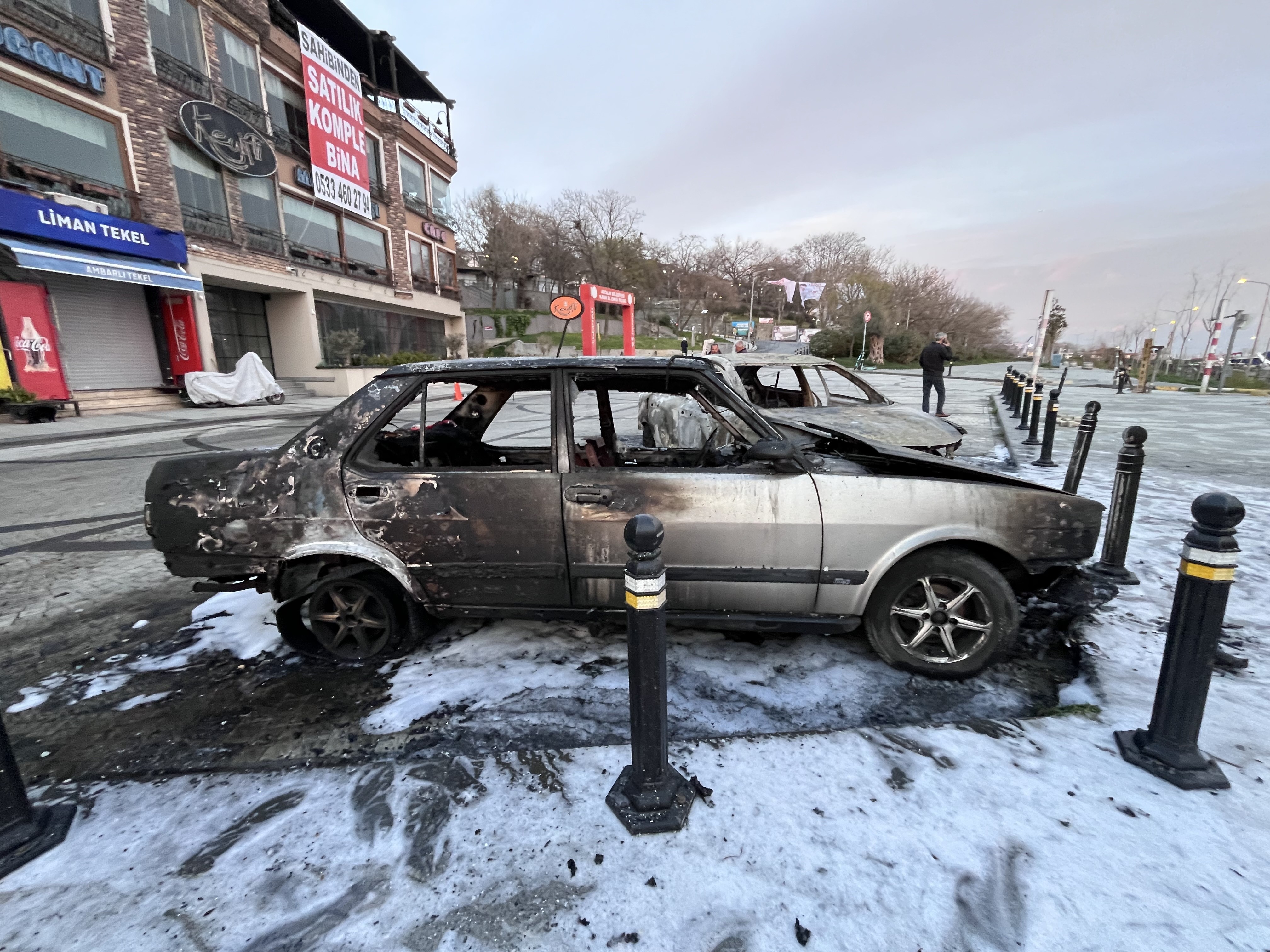 Yanan Taksi Park Halindeki Otomobile Çarptı İki Araç Alev Topuna Döndü (2)