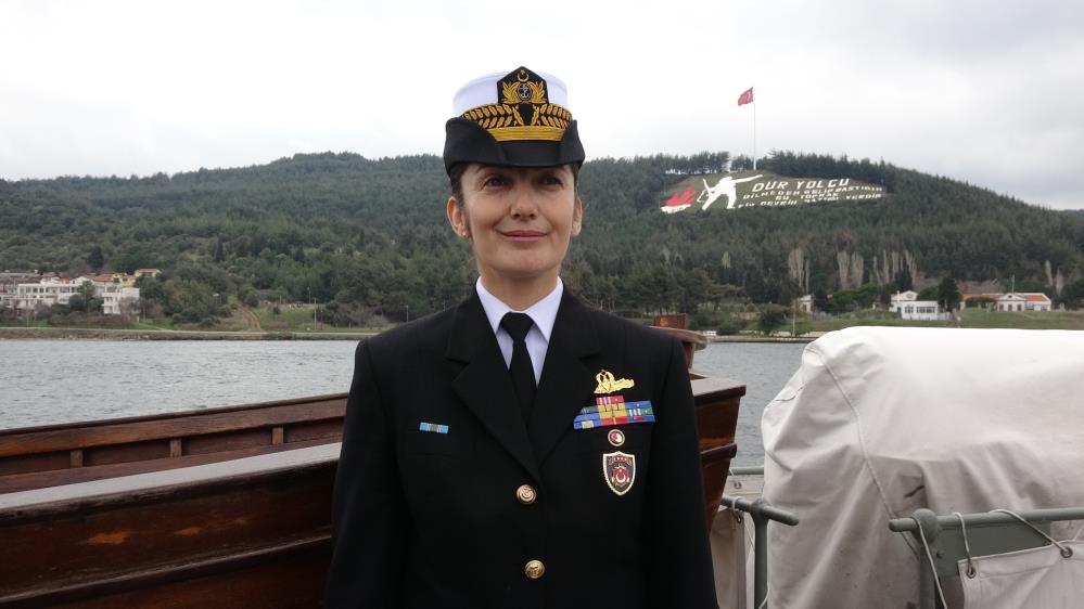 Türkiye'nin Ilk Kadın Amirali Gökçen Fırat 'Çanakkale Geçilmez'in Denizdeki Mührü Oldu (7)