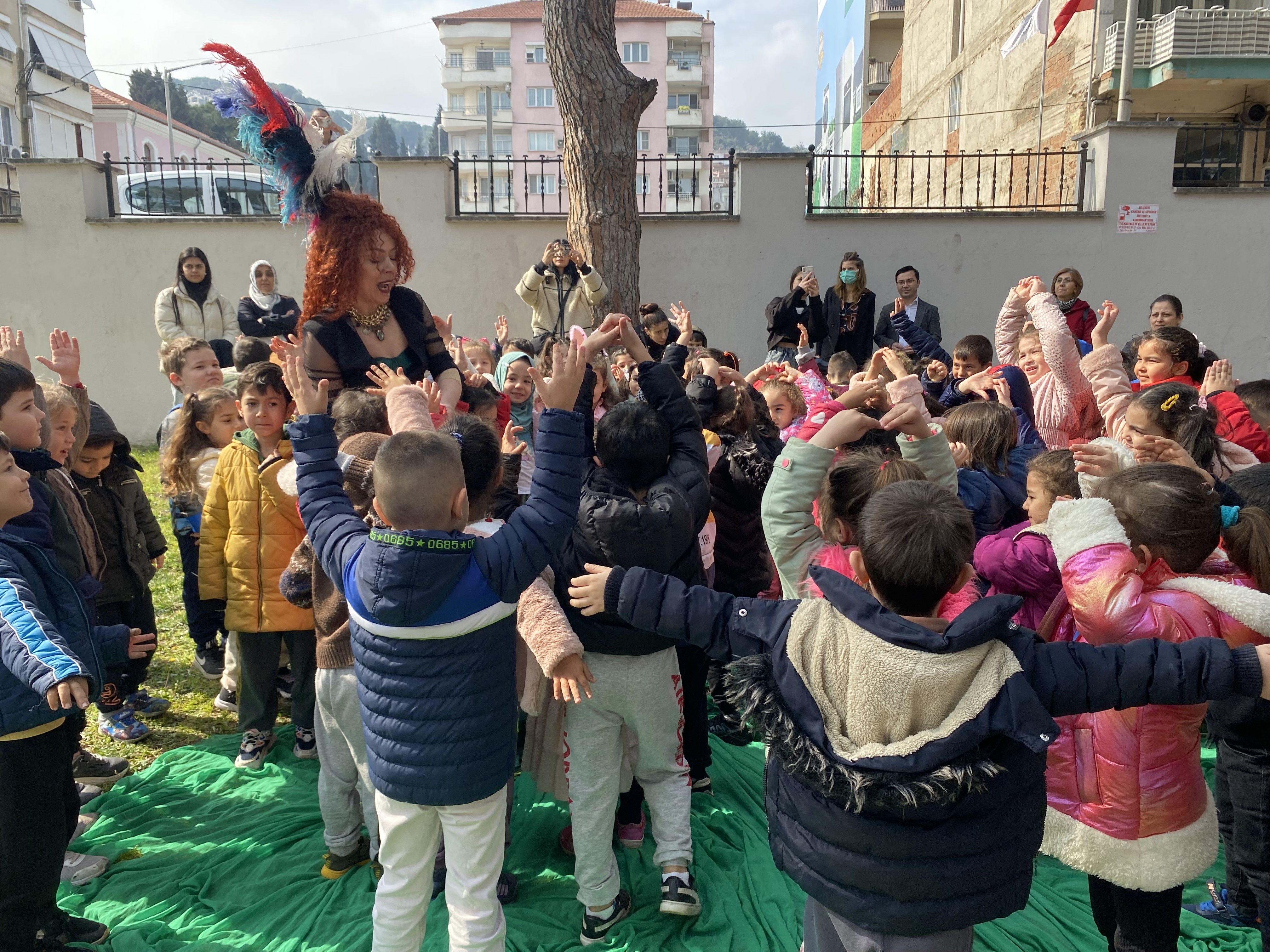 Alaşehir'de Kütüphane Haftasının Ilk Misafirleri Anasınıfı Öğrencileri (1)