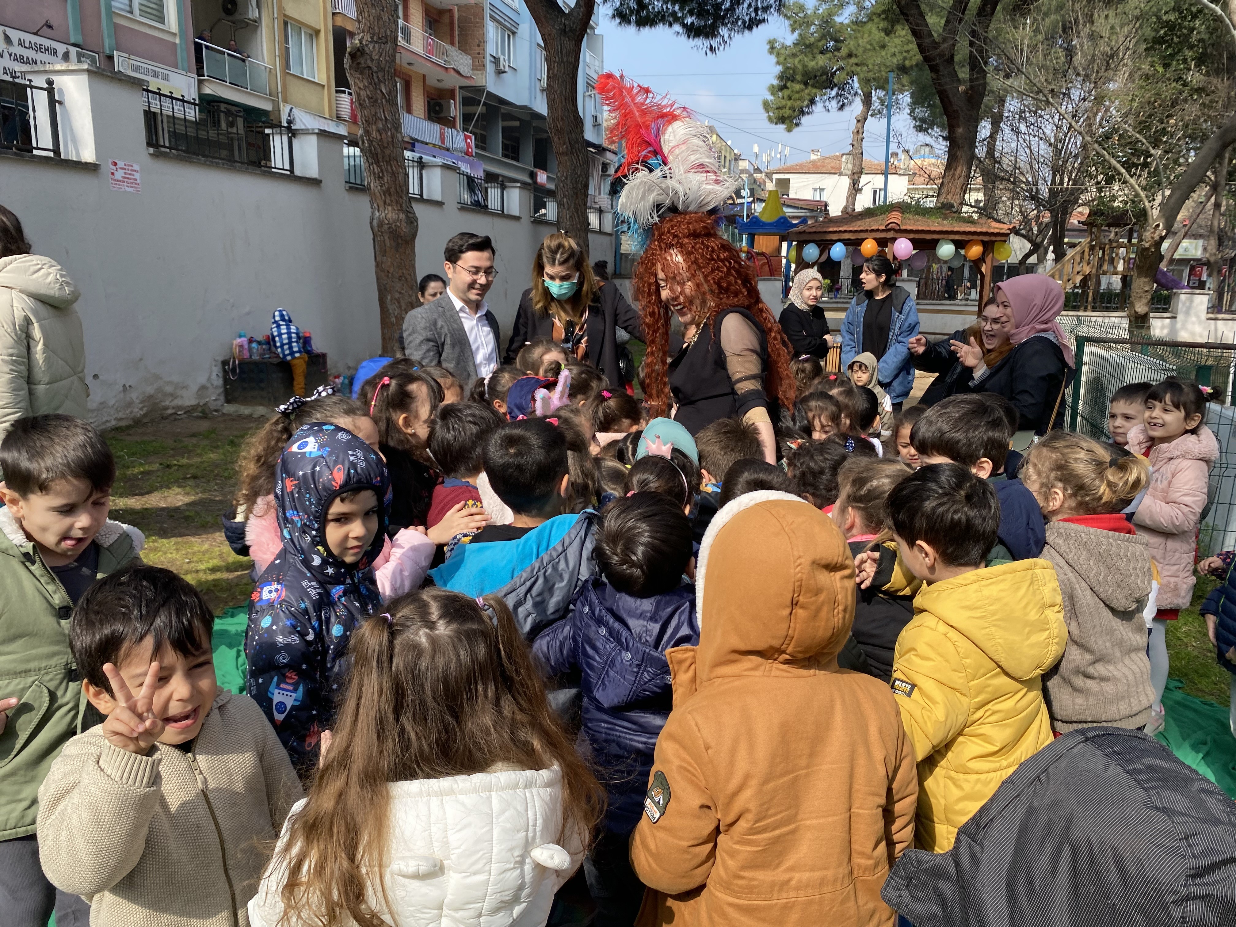Alaşehir'de Kütüphane Haftasının Ilk Misafirleri Anasınıfı Öğrencileri (2)