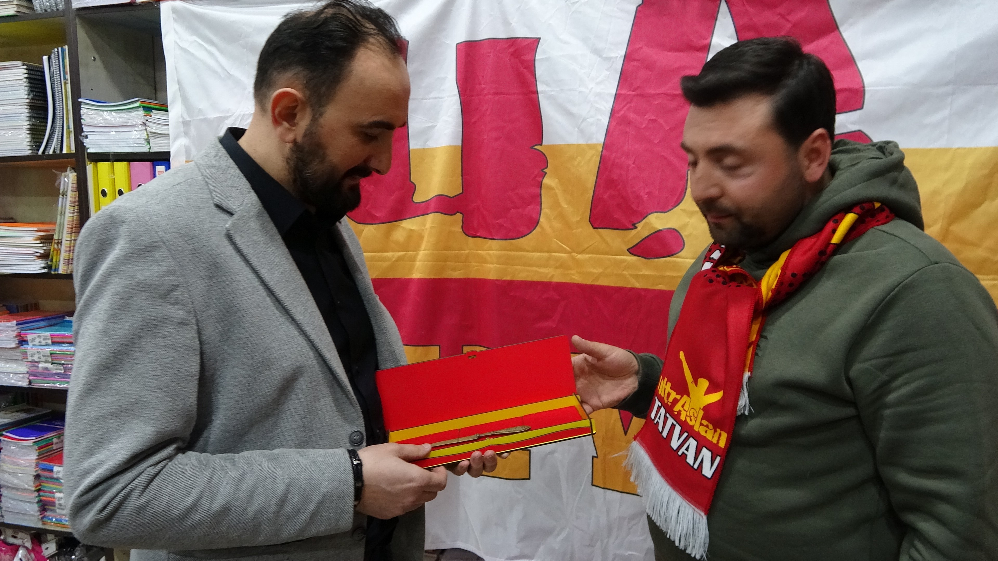 Galatasaray’ın ilk logosunun olduğu zarf açacağı satışa çıkarıldı-4