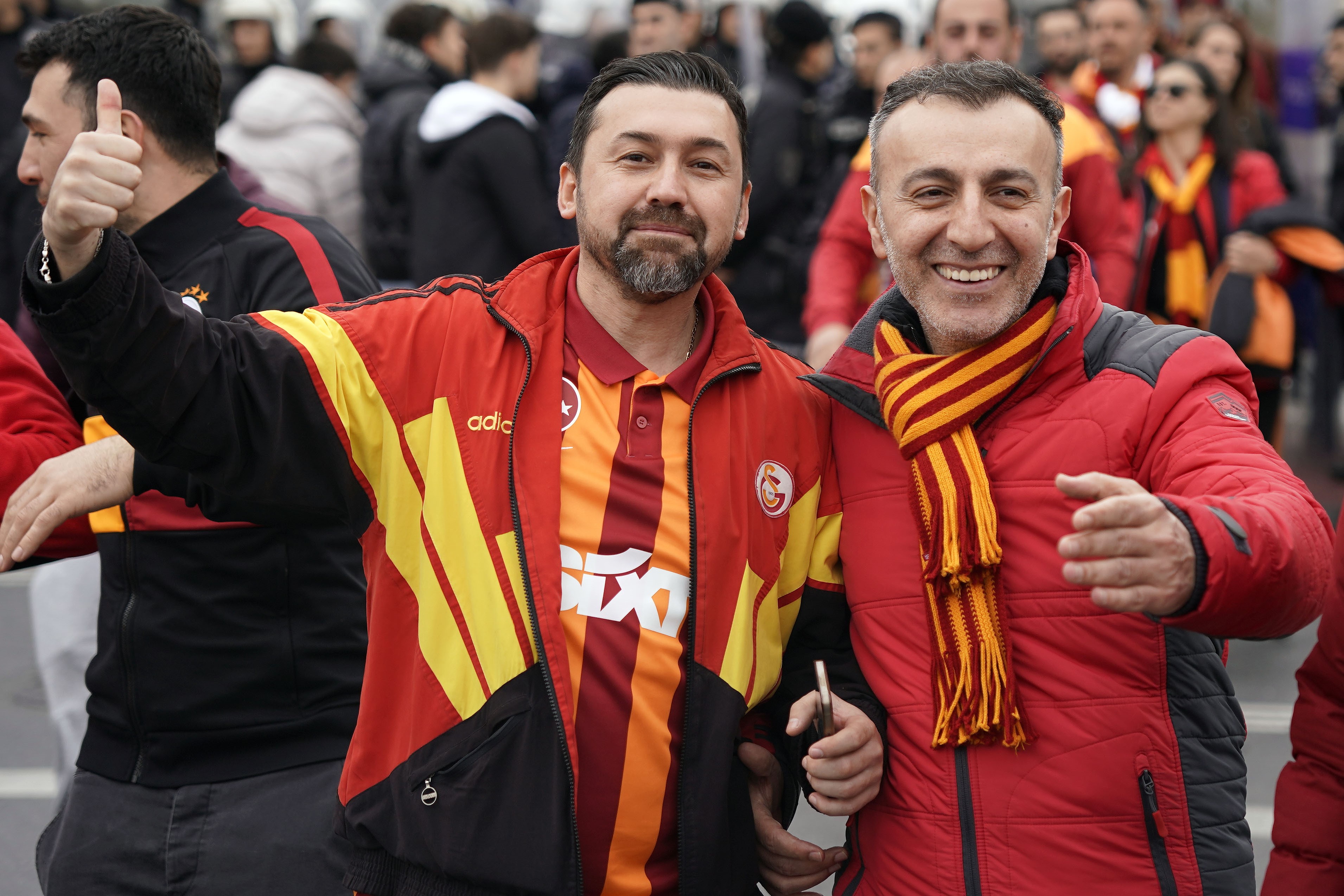 Galatasaray Taraftarı, Dolmabahçe'de (3)