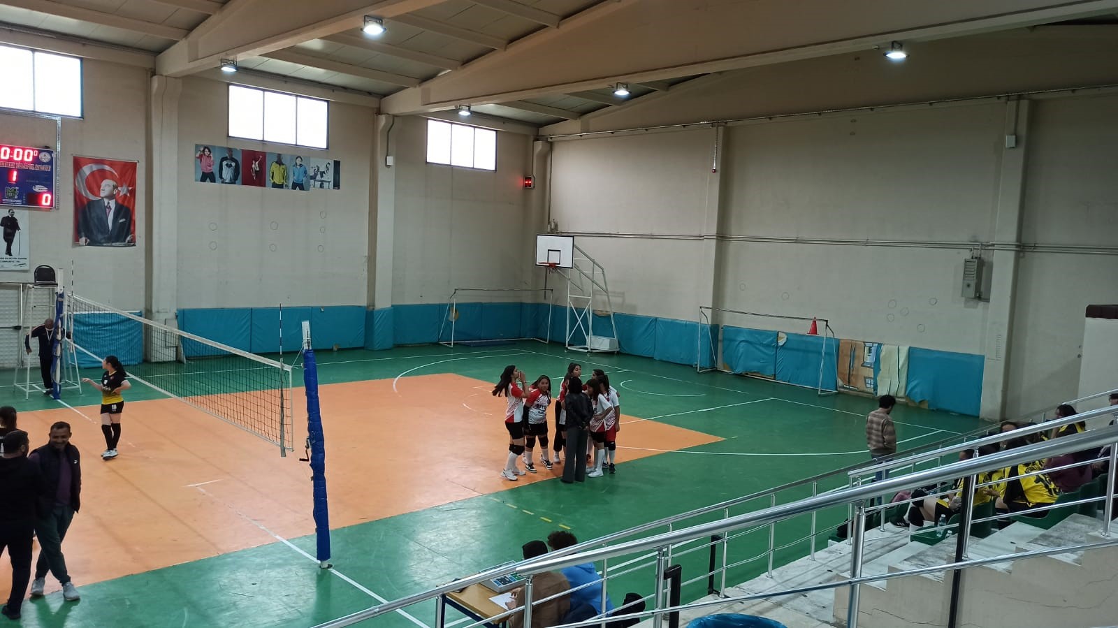 Sarıgöl'de Kızlar Arası Voleybol Turnuvası Başladı (5)