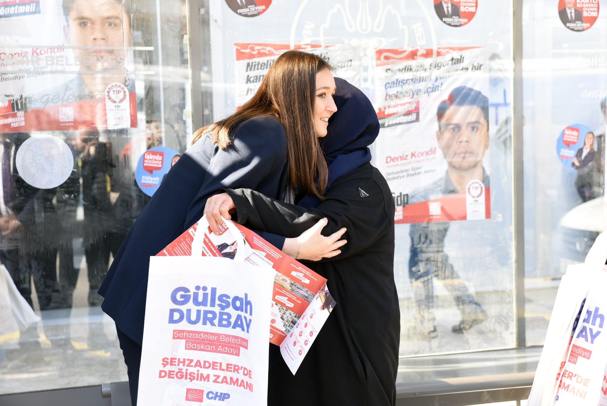 Ferdi Zeyrek Ve Gülşah Durbay Manisa Çıkartması (16)